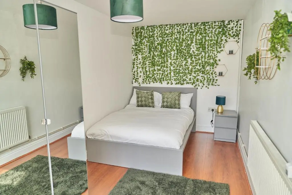 HS2 Large Groups NEC Stay Stunning House Birmingham For Company and Family