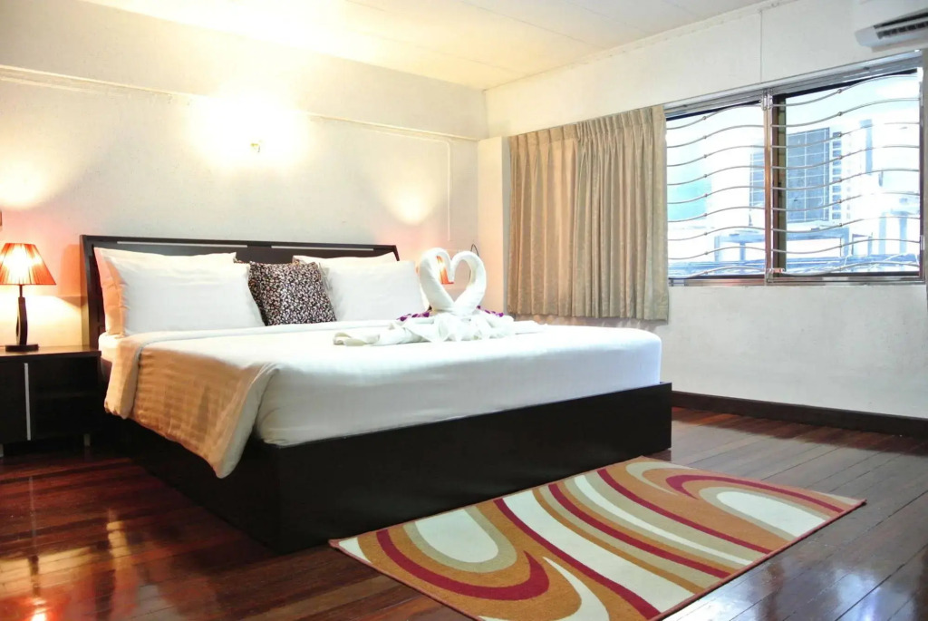 Karon Sunshine Guesthouse & Bar