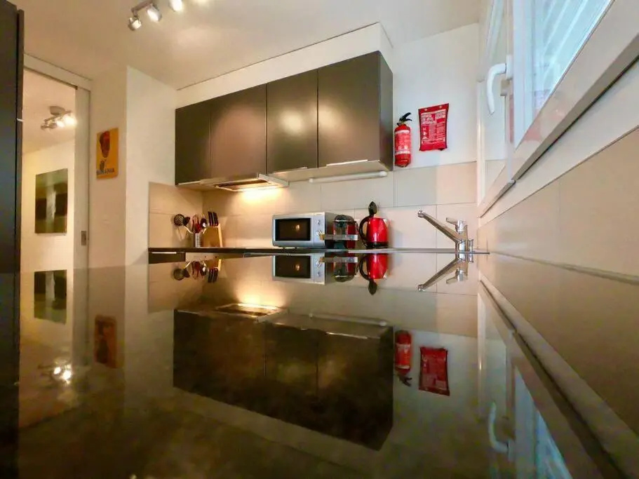 Spacious and bright 2 bedroom apartment with terrace