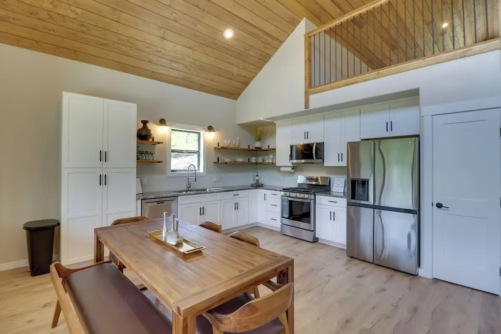 Lakeside Cabin w/ Hot Tub: 3 Mi to Flathead Lake!