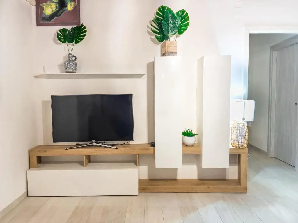 Demetra Seafront Apartment - Parking & Pool