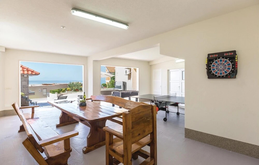 Nice Home in Makarska with WiFi, 3 Bedrooms & Hot Tub