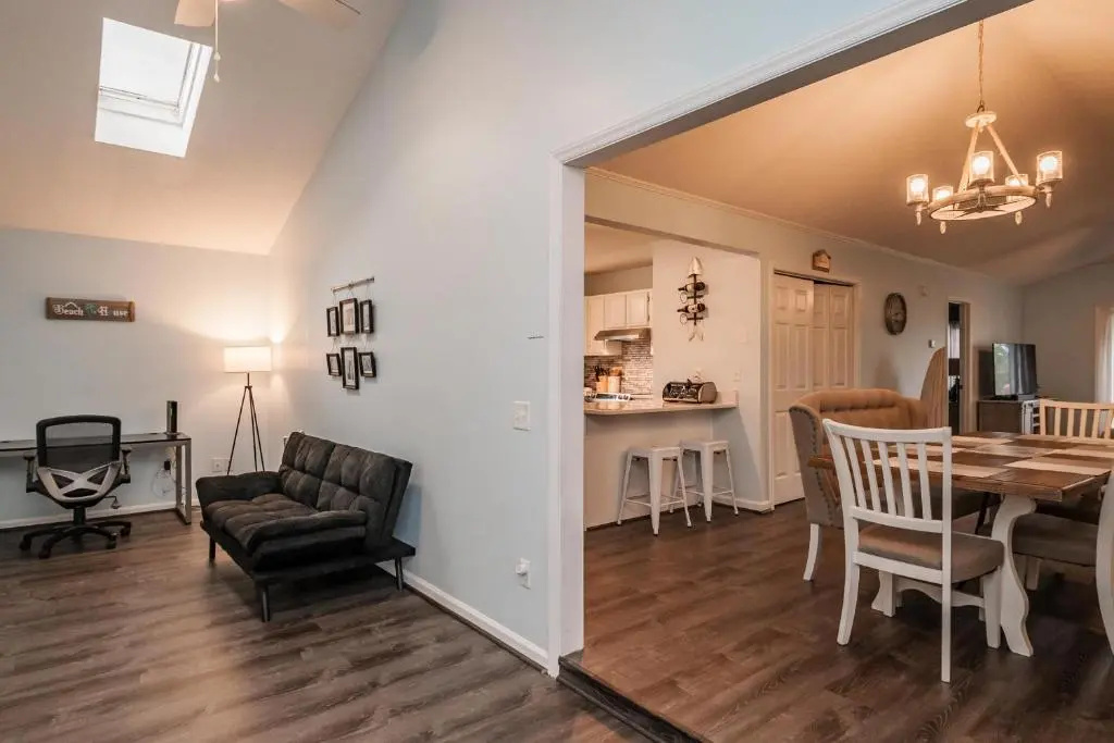 La Isla Bonita by Oak Island Accommodations