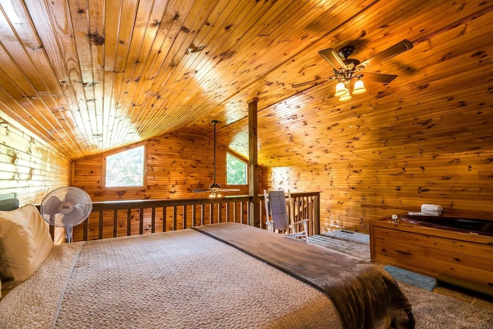 Er17 - The Perfect Getaway Great Location - Close To Town! 1 Bedroom Cabin by RedAwning