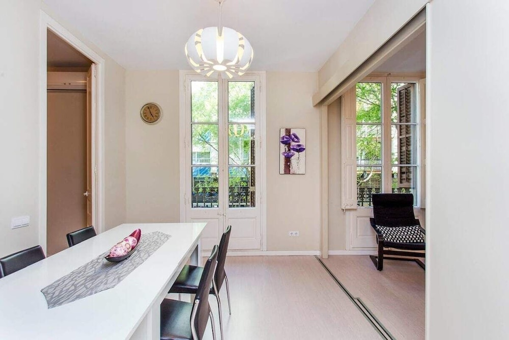 Trendy 3 Bedroom Flat in Central Area