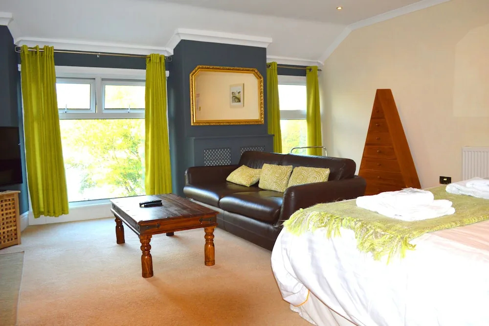The Mumbles Carlton Hotel