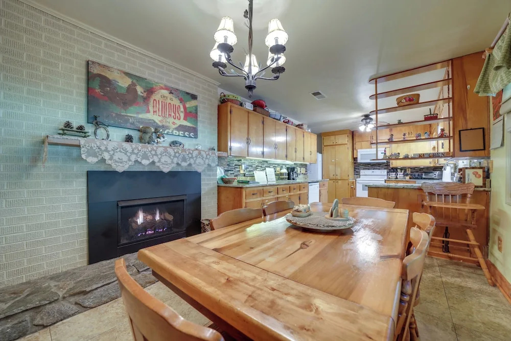 'campbell Retreat' in Maggie Valley w/ Deck!