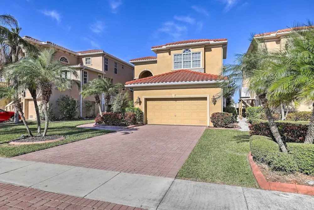Waterfront Gem w/ Pool & Dock in Apollo Beach