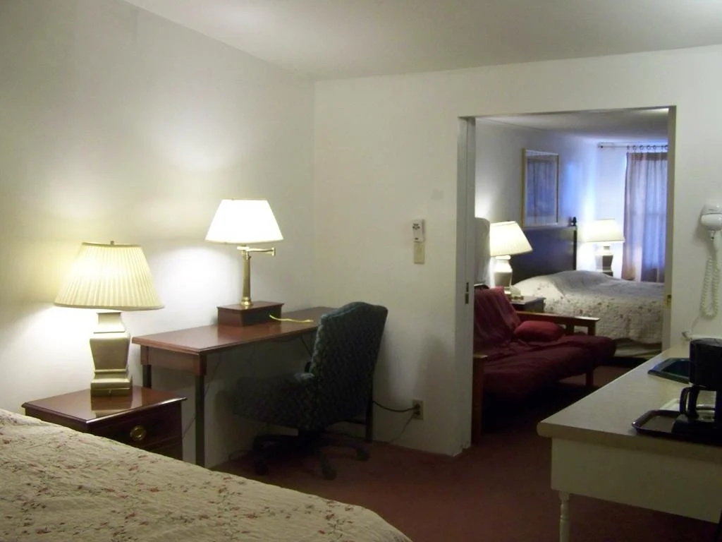 Golden Knight Inn and Suites