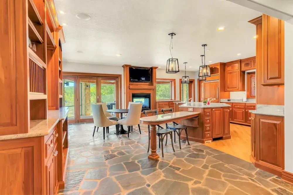 Tuckers Cove 7 Bedroom Home by RedAwning