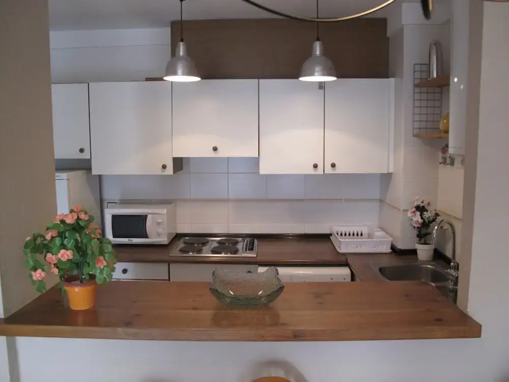 Pretty Apartment Near Roses Beach