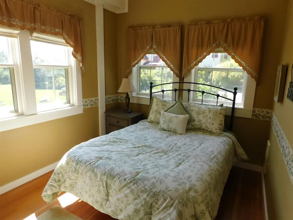 Dominion Hill Country Inn
