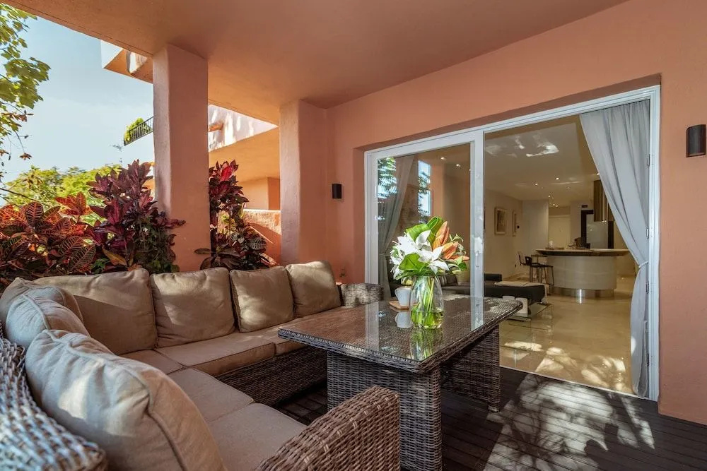 Chic Oasis on the Coast