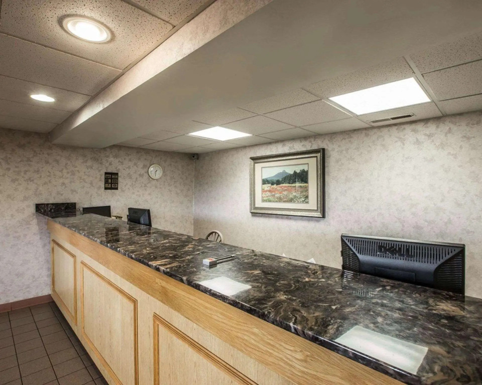 Americas Best Value Inn Pilot Mountain