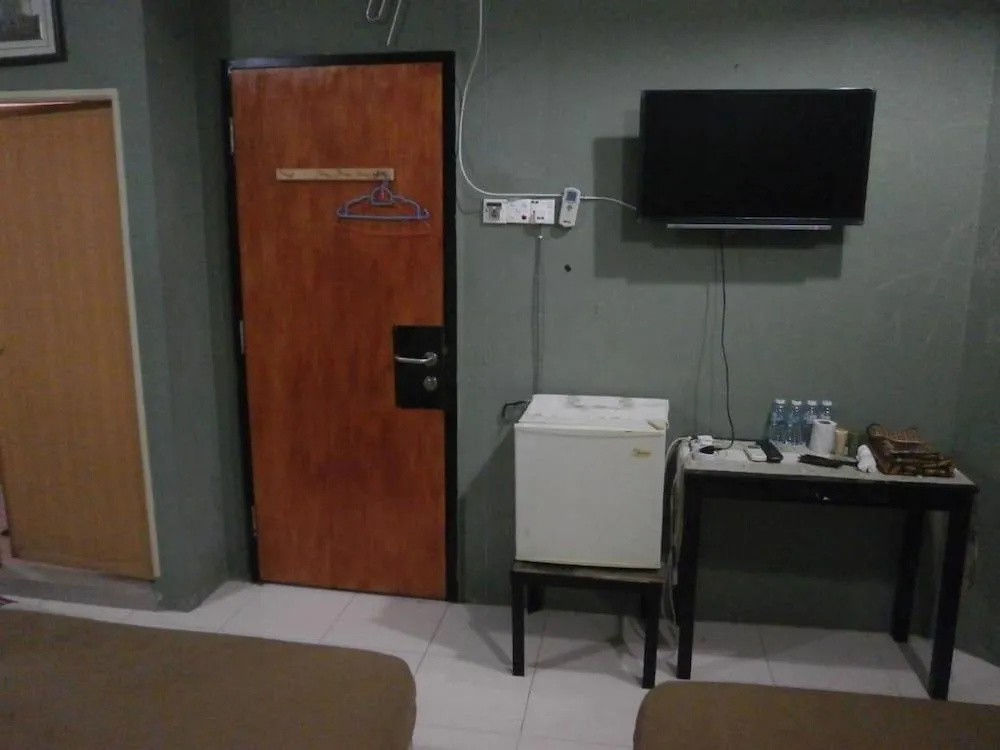 OYO 904 Avee Budget Inn