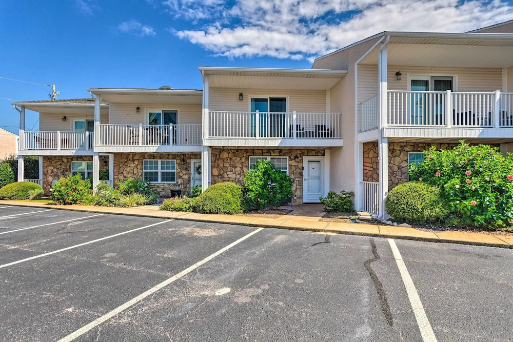 Modern Miramar Beach Townhome, Walk to Ocean!
