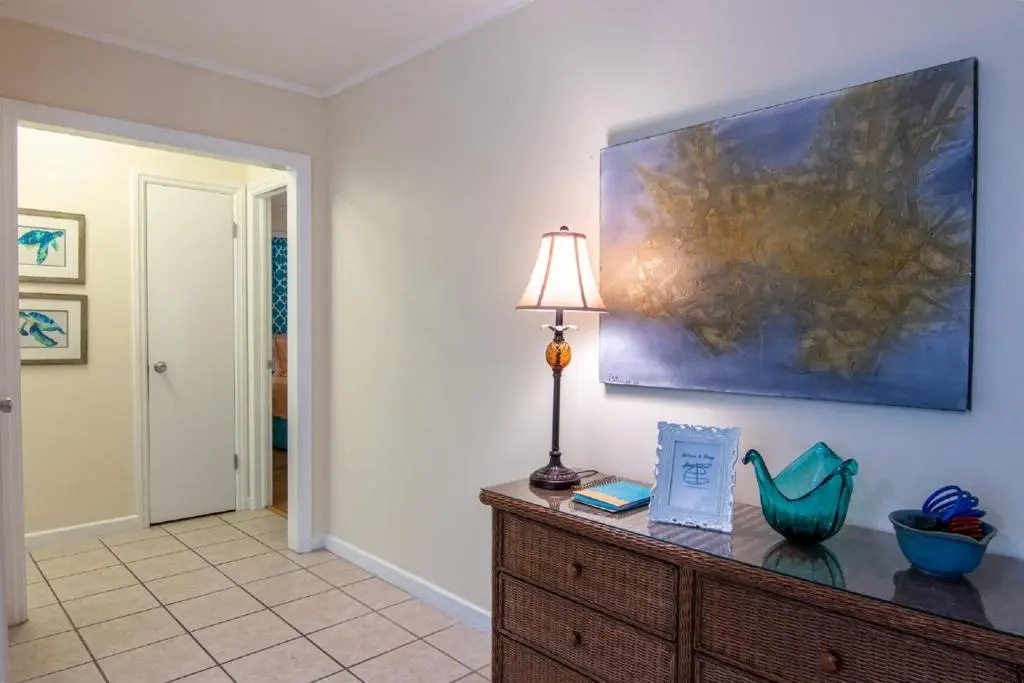 Cozy Tropical Bungalow Duplex with Heated Pool