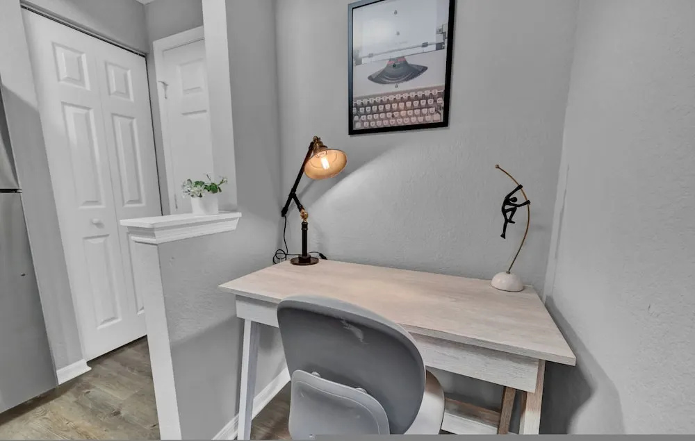 Modern 2BR 2BA King Bed Pool Gym 6