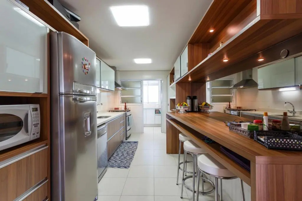 Apartamento com 4 suítes pé na areia