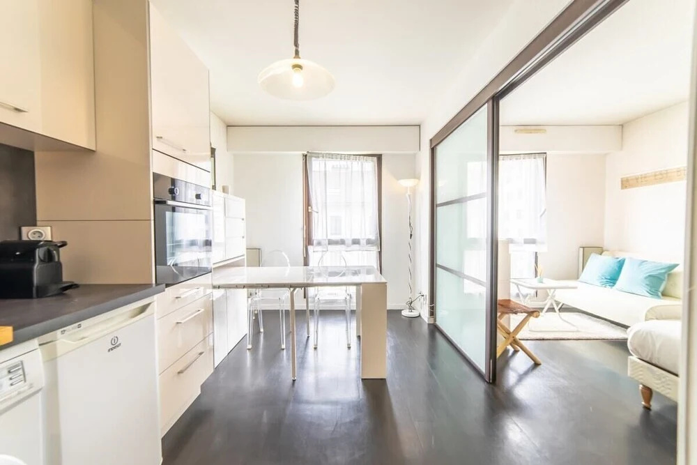 Revon Private Apartment Downtown