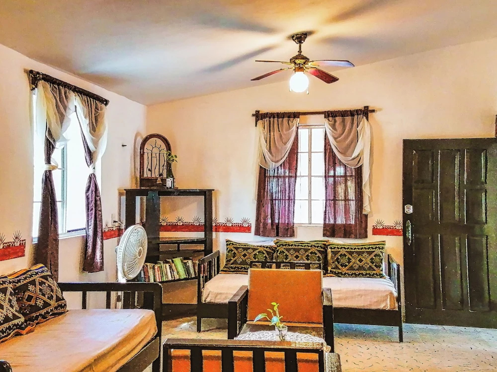 Hacienda Antigua Villa, 50m from sandy Beach