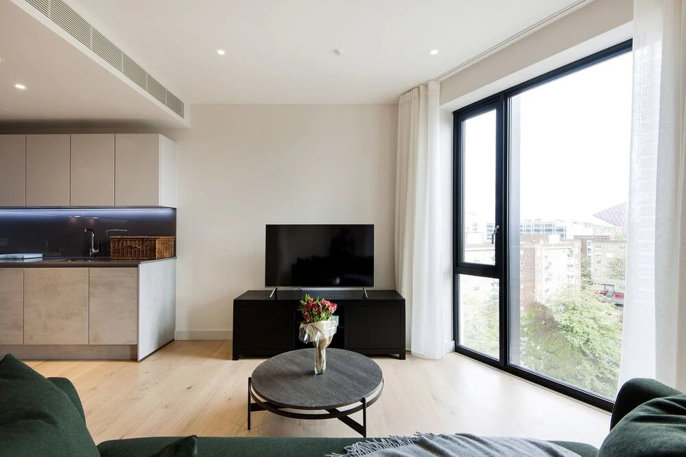 Contemporary Victoria Home by the River Thames