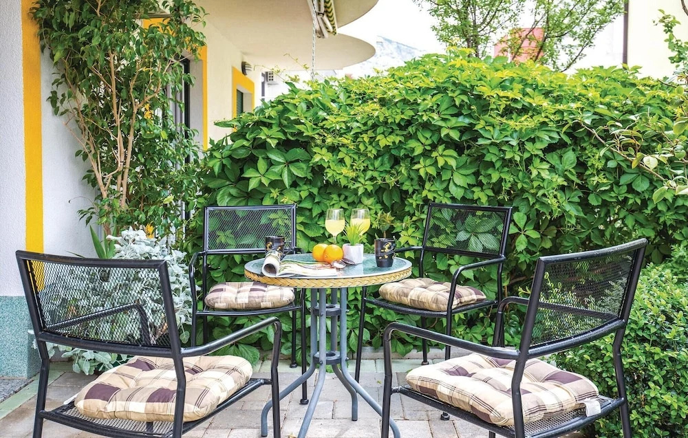 Awesome Apartment in Makarska With 1 Bedrooms and Wifi