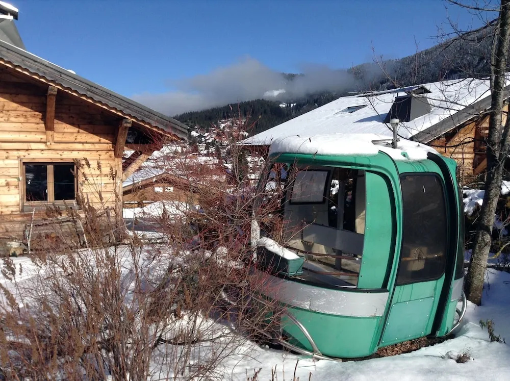 Brilliantly located spacious 4-Bedroom Chalet