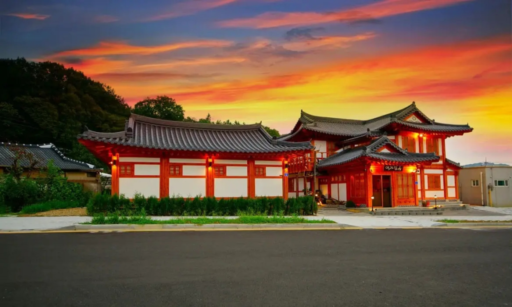 Lee Ga Hanok