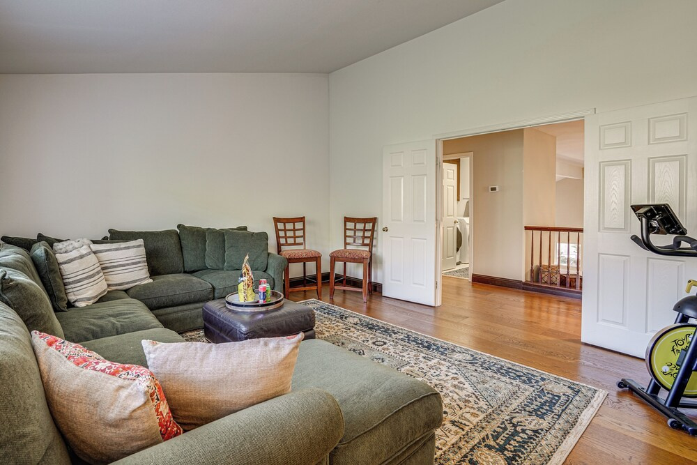 Fairfield Wine Country Getaway w/ Backyard Oasis