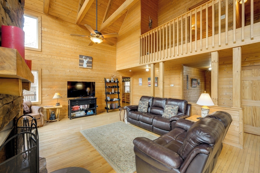 Hot Tub + Game Room: Spacious Blue Ridge Retreat