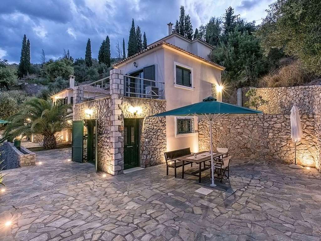 Outstanding Villas in Pera Melana near Kissakas Beach