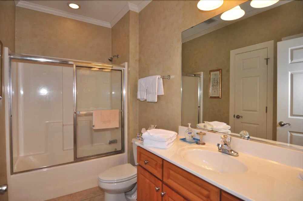 805 Colony II 3 Bedrooms 2 Bathrooms Condo