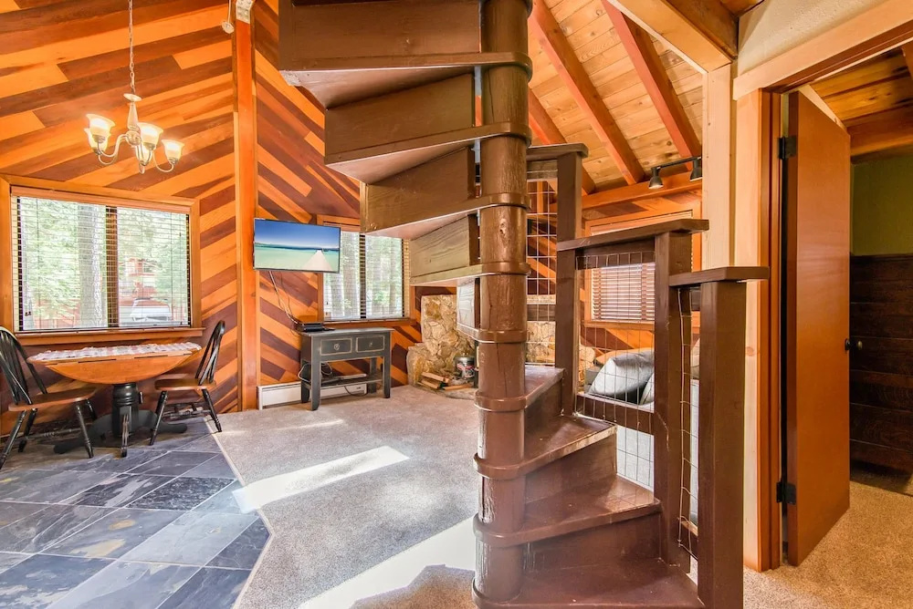 7290 4th Ave Cabin