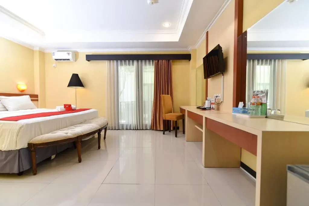 RedDoorz Plus near Mall Bali Galeria 2
