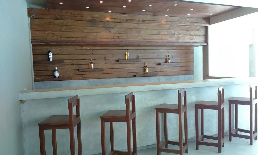 Beacon Beach Hotel