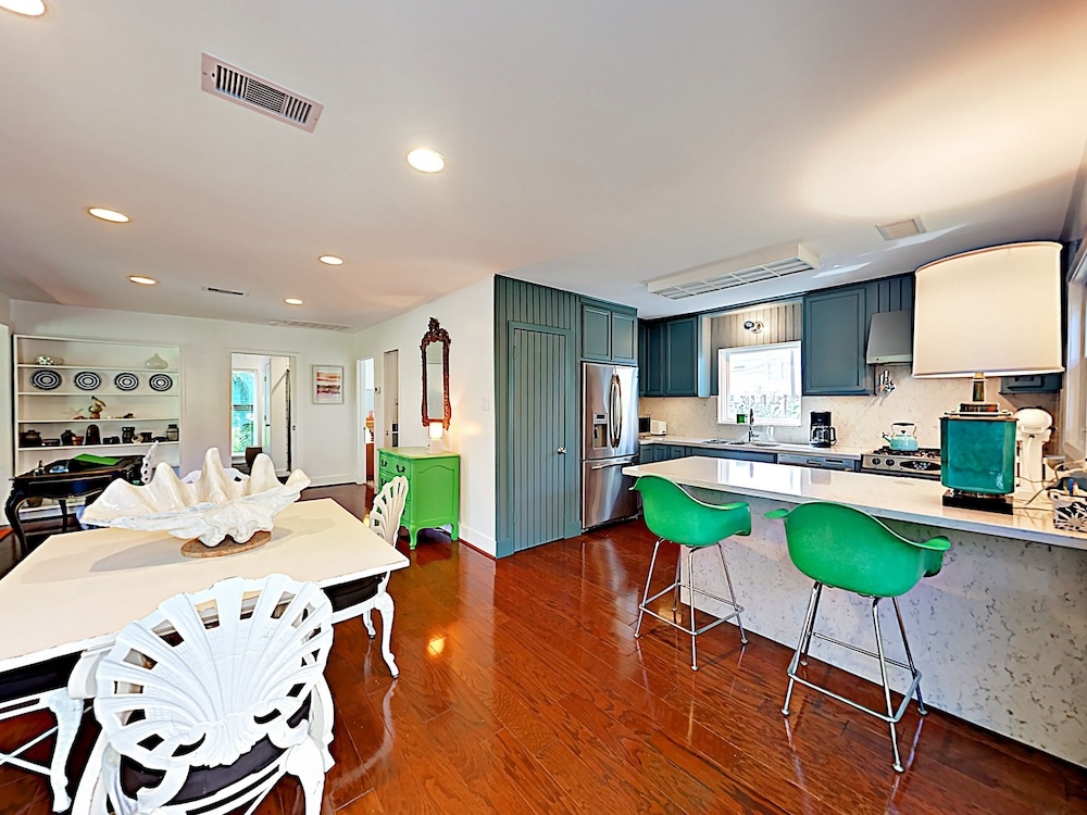 New Listing! the Palms - Canal On Double Lot 2 Bedroom Home