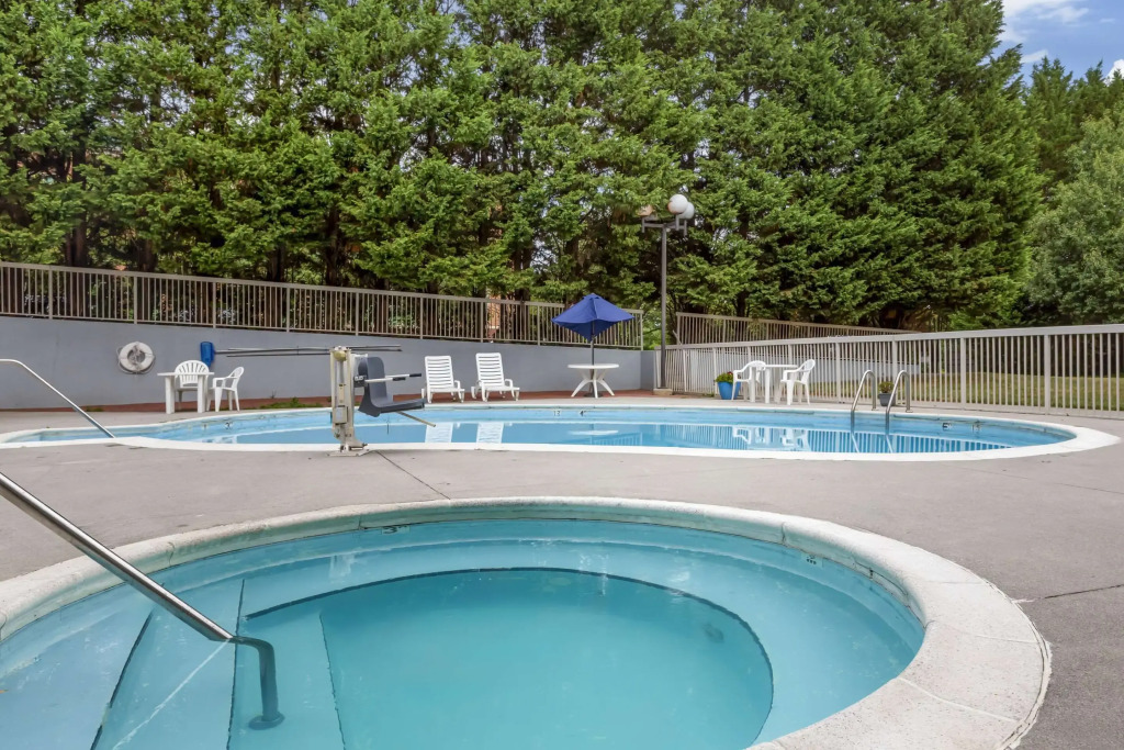 Comfort Suites Inn at Ridgewood Farm