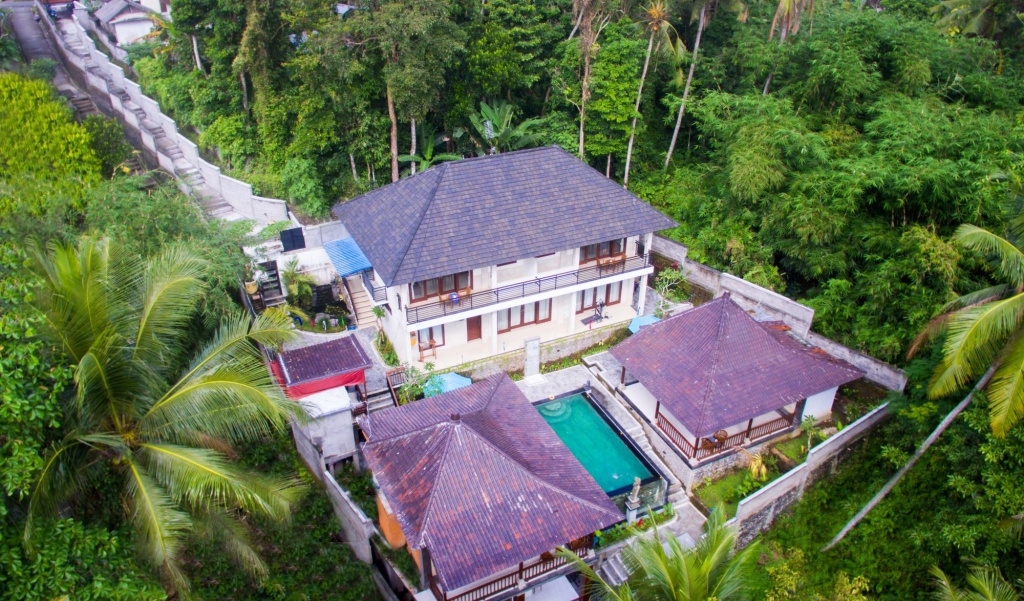 Ayu Duwur Beji
