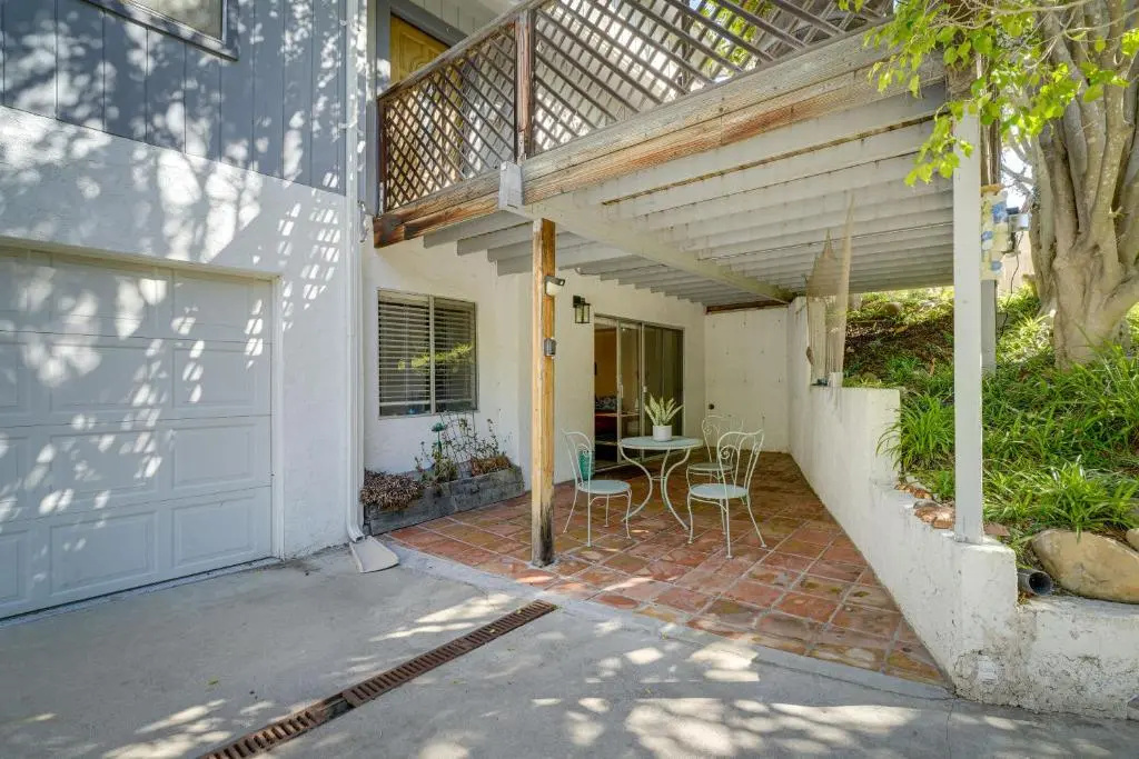 Santa Barbara Cozy Studio with Private Patio