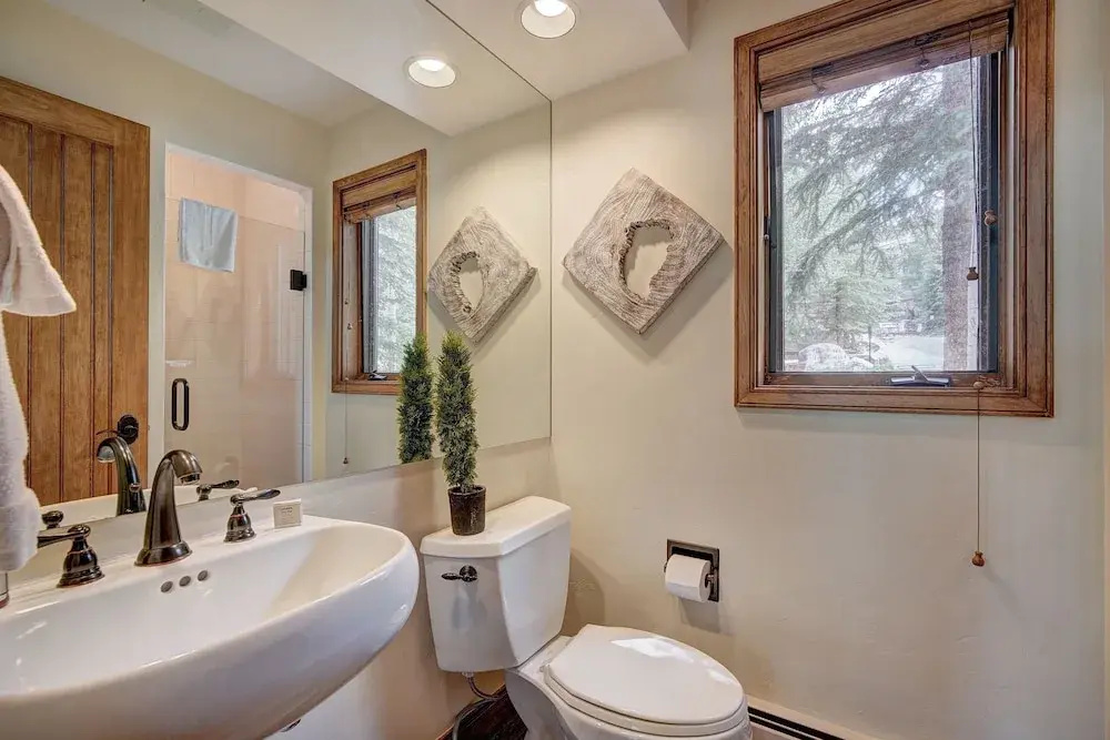Luxury 4 Bed Pines Townhome Amongst The Peace And Quiet 4 Bedroom Townhouse by RedAwning