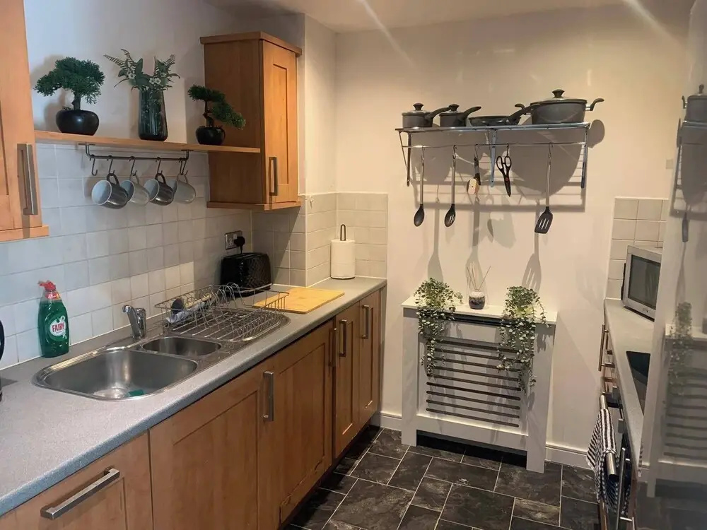Central Liverpool Apartment-sleeps 6-free Parking