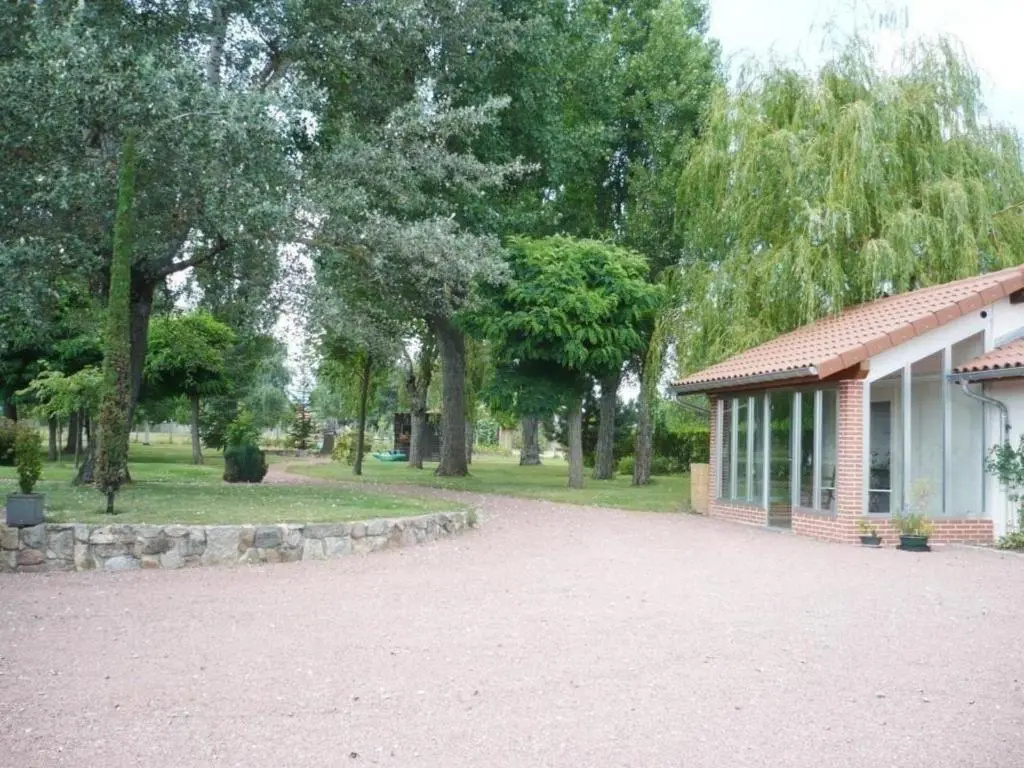 Maison spacieuse avec jardin et cheminée à Renaison - FR-1-496-110