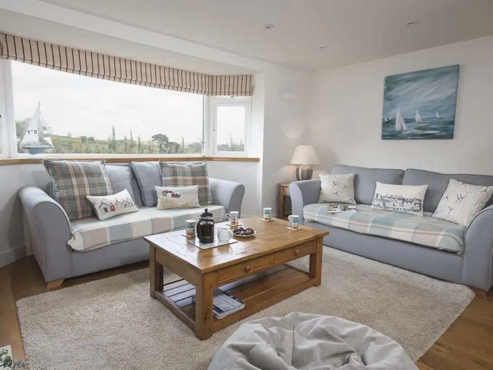 6 Knowle Court