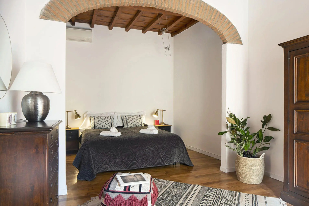 A Few Steps to The Duomo Perfect 1BD Apt