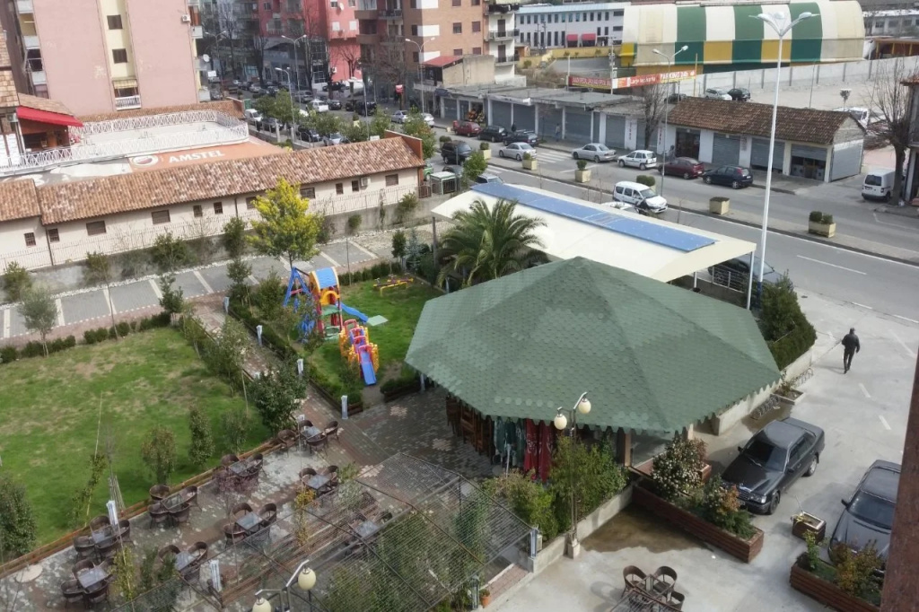 Hotel Arifi
