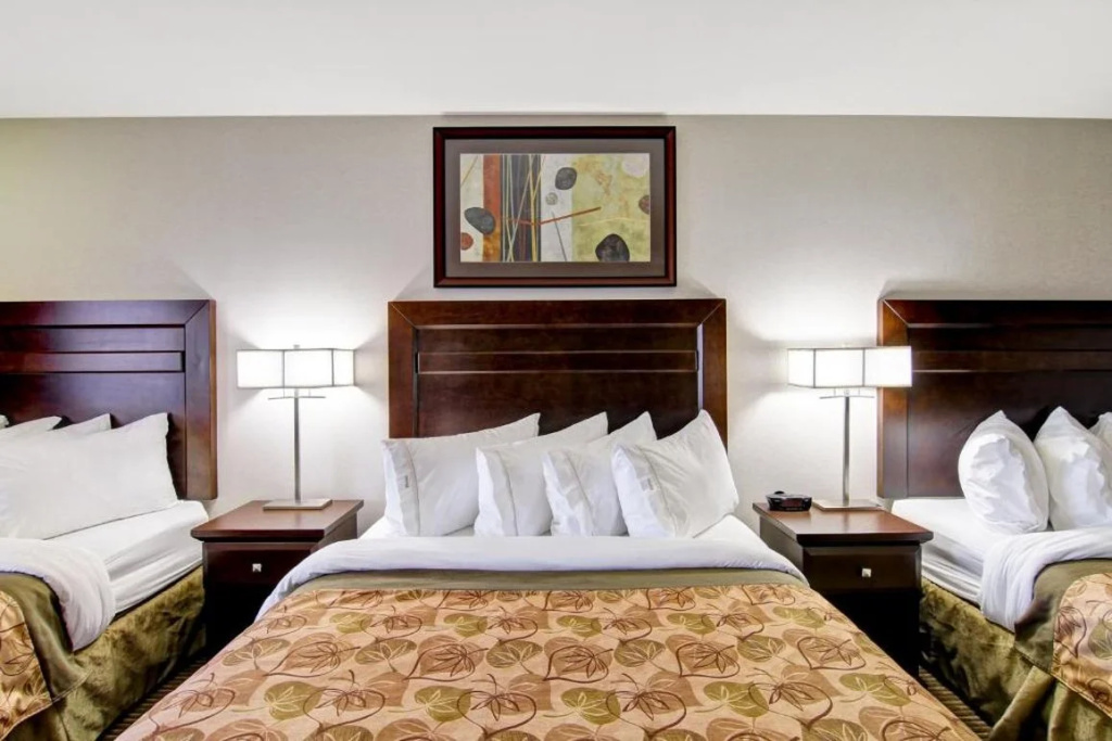 Coast Weyburn Hotel
