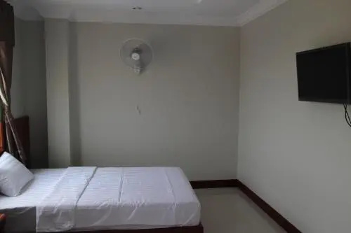 Holiday Hotel