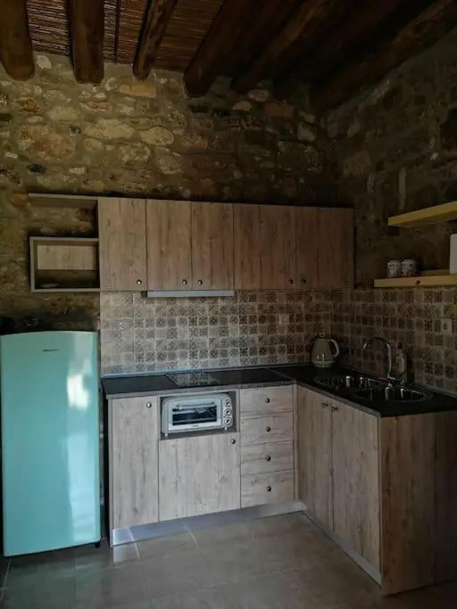 M&M STONE-Village House-Family-Vintage