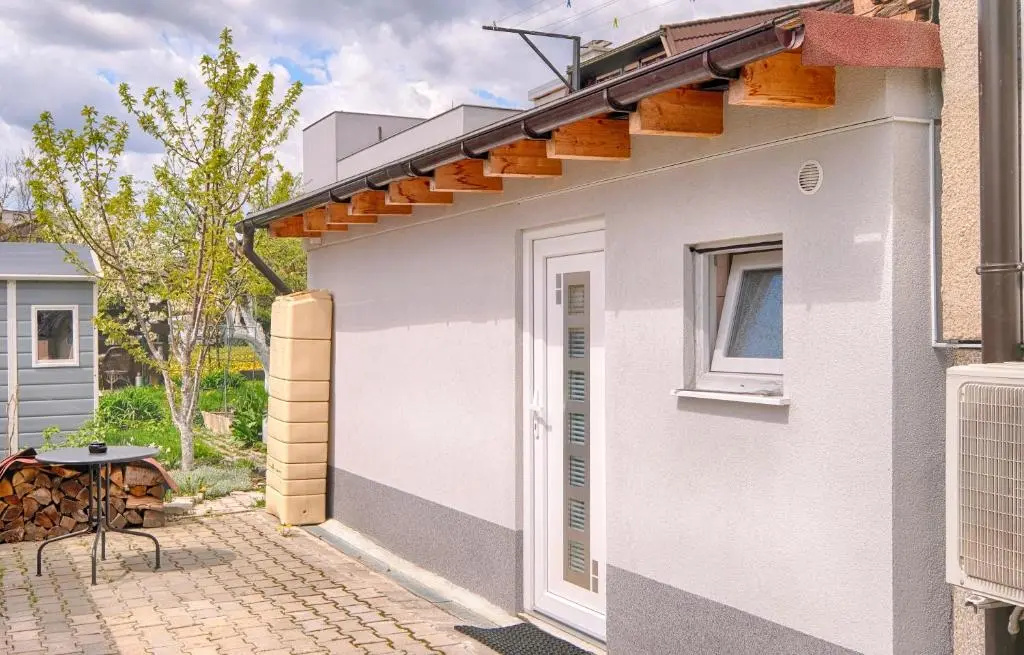New Studio with AirCon & FREE Parking
